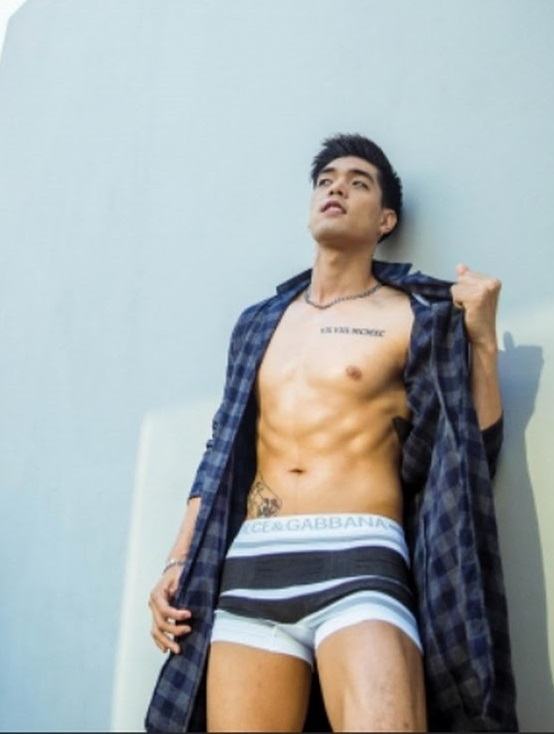 หนุ่มหล่อขึ้นปก 297