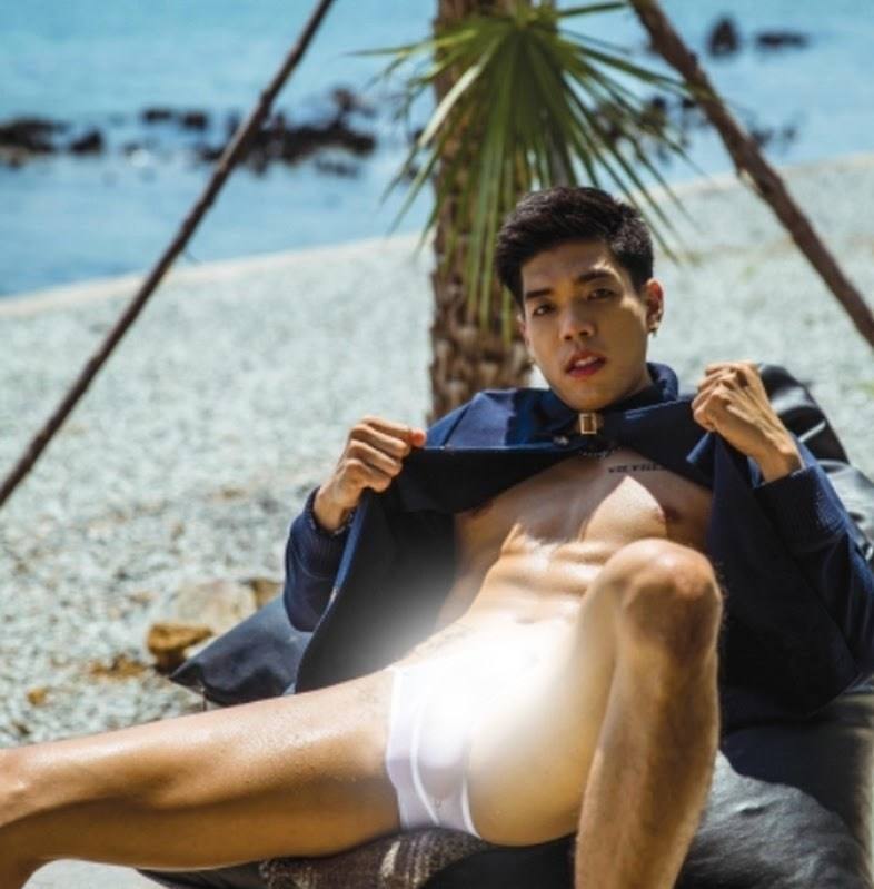 หนุ่มหล่อขึ้นปก 297