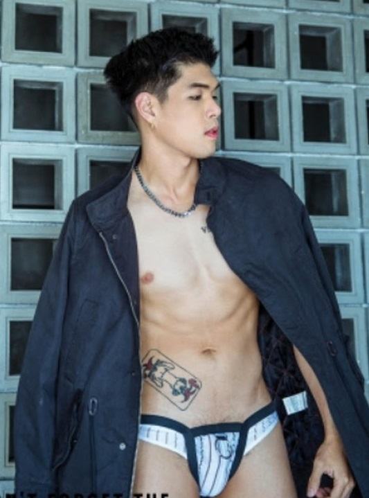 หนุ่มหล่อขึ้นปก 297