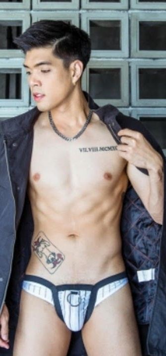 หนุ่มหล่อขึ้นปก 297.1