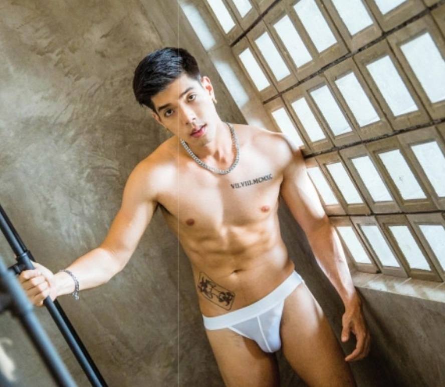หนุ่มหล่อขึ้นปก 297.1