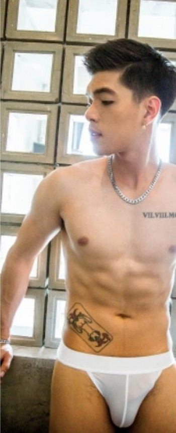 หนุ่มหล่อขึ้นปก 297.1