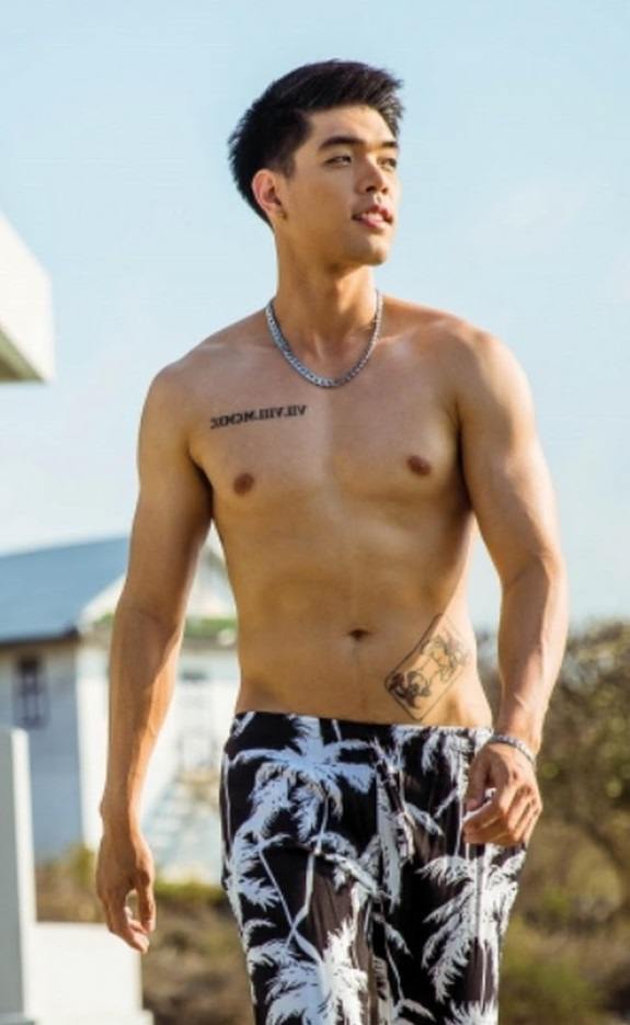 หนุ่มหล่อขึ้นปก 297.1