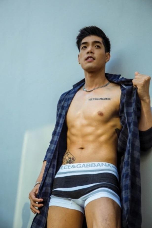หนุ่มหล่อขึ้นปก 297.1