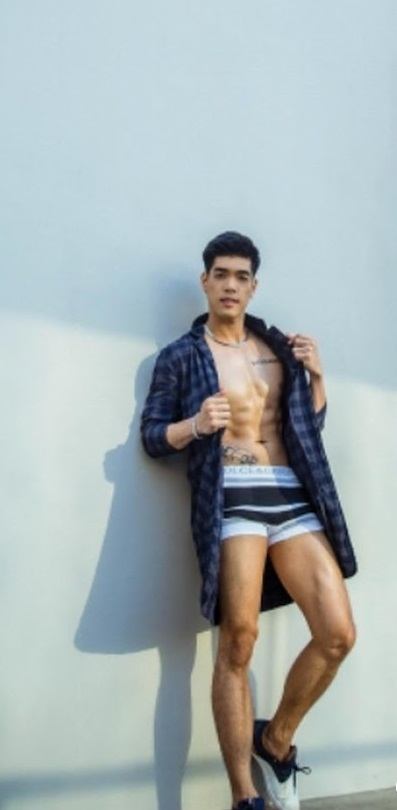 หนุ่มหล่อขึ้นปก 297.1