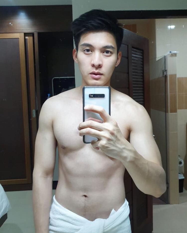 ถ่ายเองกับมือ 82