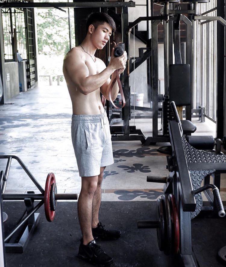 ถ่ายเองกับมือ 82