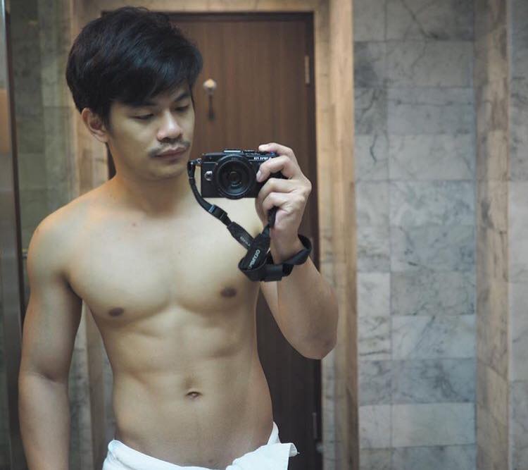 ถ่ายเองกับมือ 97