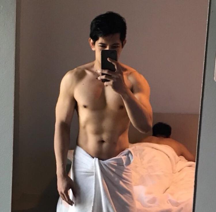 ถ่ายเองกับมือ 99