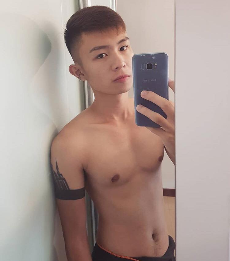 ถ่ายเองกับมือ 99