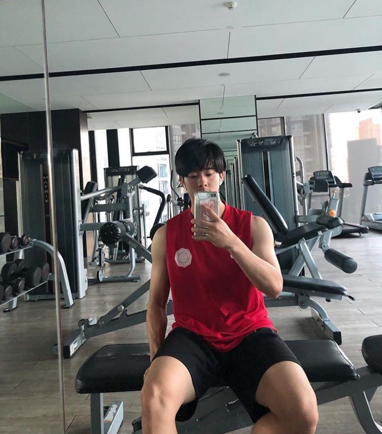 ถ่ายเองกับมือ 100