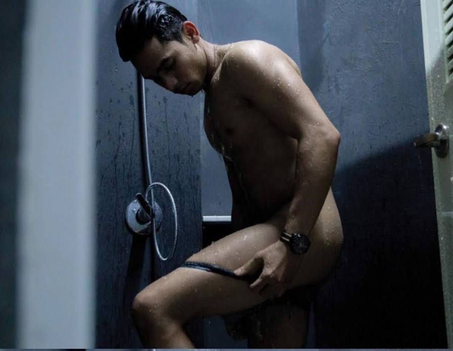 หนุ่มหล่อขึ้นปก 303