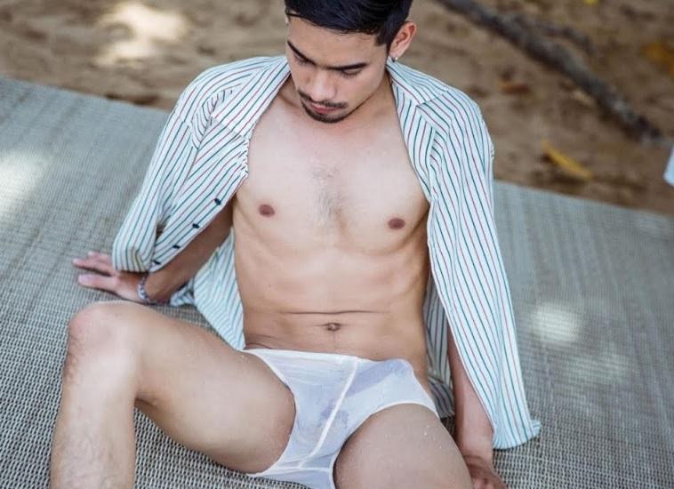หนุ่มหล่อขึ้นปก 303