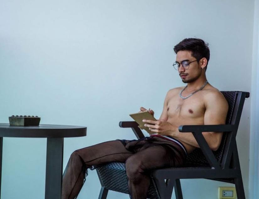 หนุ่มหล่อขึ้นปก 303.1