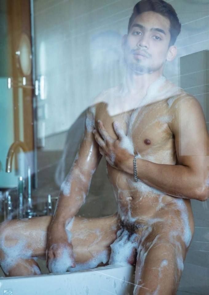 หนุ่มหล่อขึ้นปก 303.1