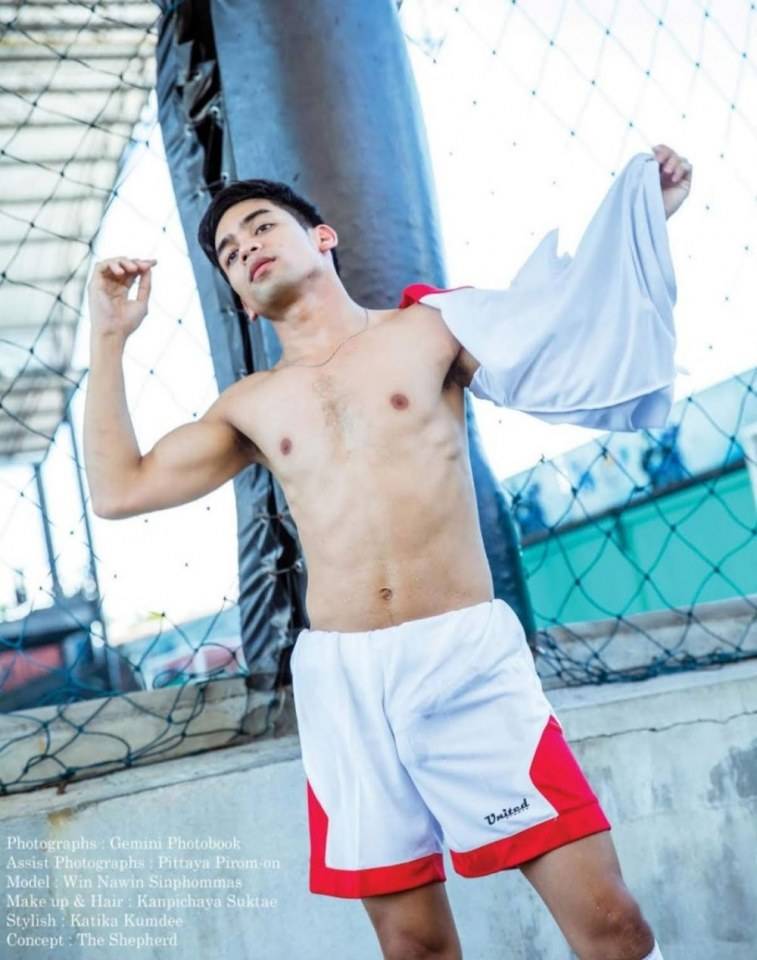 หนุ่มหล่อขึ้นปก 303.1