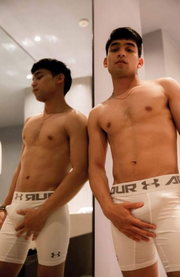 หนุ่มหล่อขึ้นปก 303.1