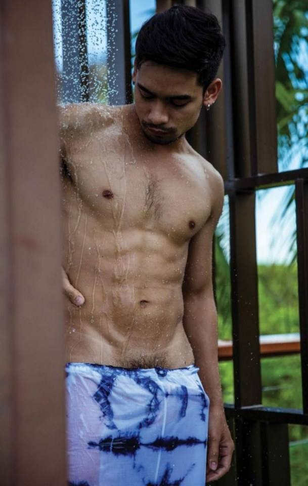 หนุ่มหล่อขึ้นปก 303.1