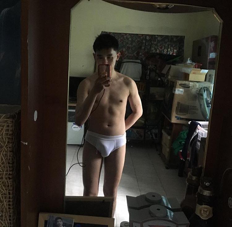 ถ่ายเองกับมือ 111
