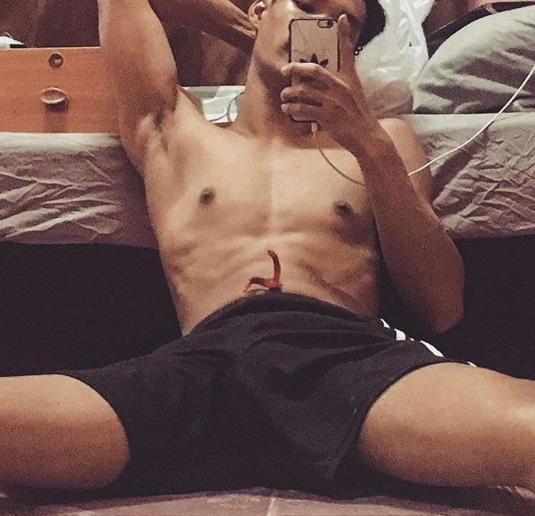 ถ่ายเองกับมือ 111
