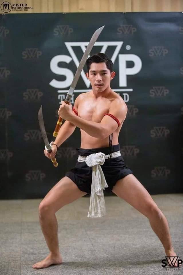 ภูวเนศวร์ ประสพพฤกษ์ ( ฮีม ) Man Of The Year Thailand 2019