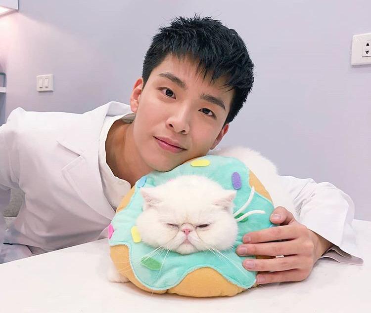 นมชมพูที่รอคอย หมอเน๋งสุดหล่อ