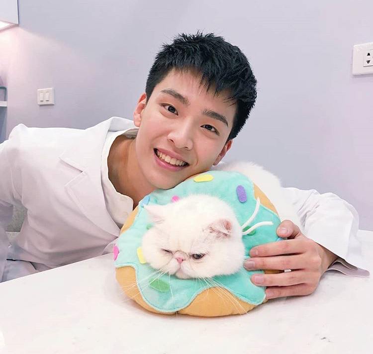 นมชมพูที่รอคอย หมอเน๋งสุดหล่อ
