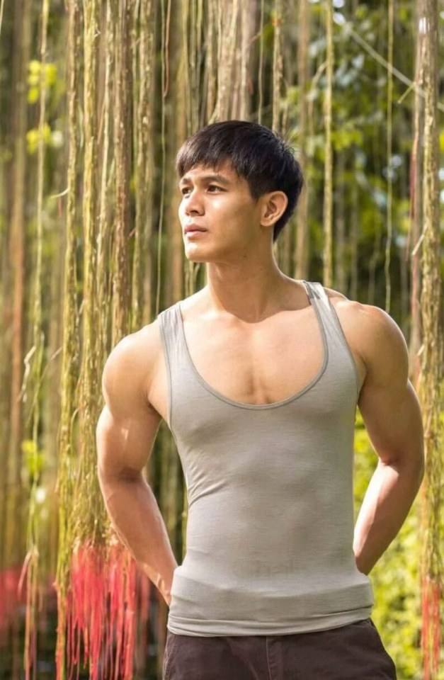 หนุ่มหล่อขึ้นปก 316