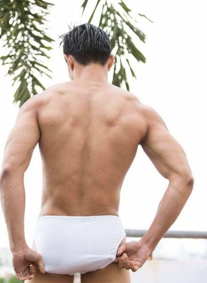 หนุ่มหล่อขึ้นปก 316