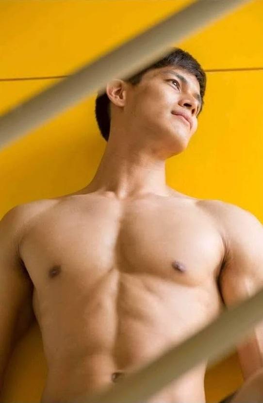หนุ่มหล่อขึ้นปก 316