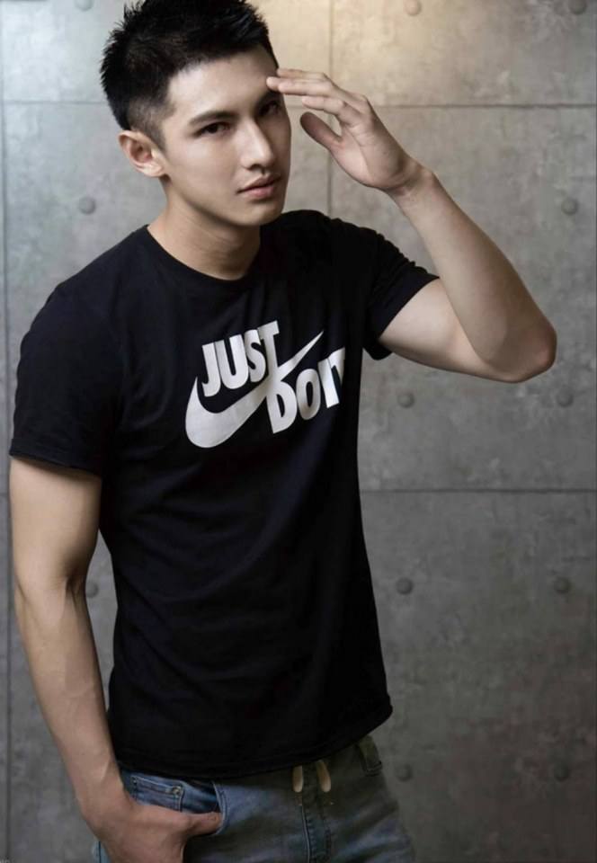 หนุ่มหล่อขึ้นปก 319
