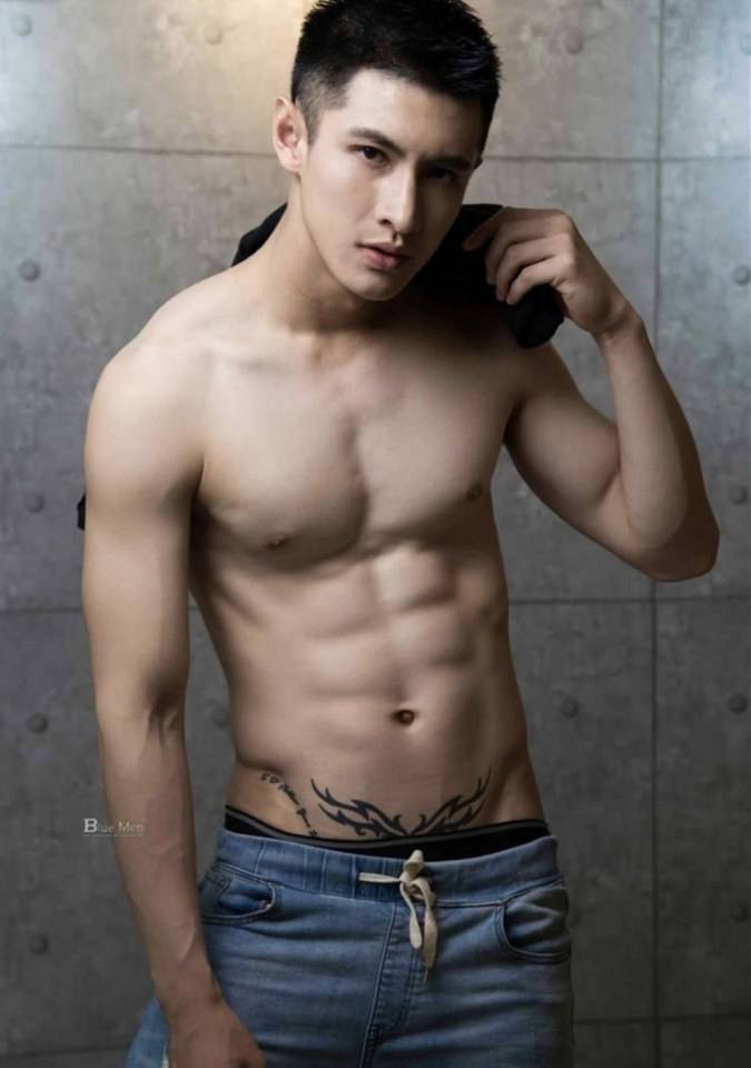 หนุ่มหล่อขึ้นปก 319