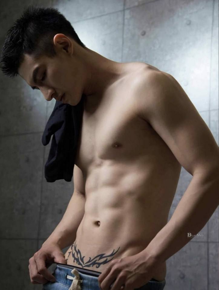 หนุ่มหล่อขึ้นปก 319