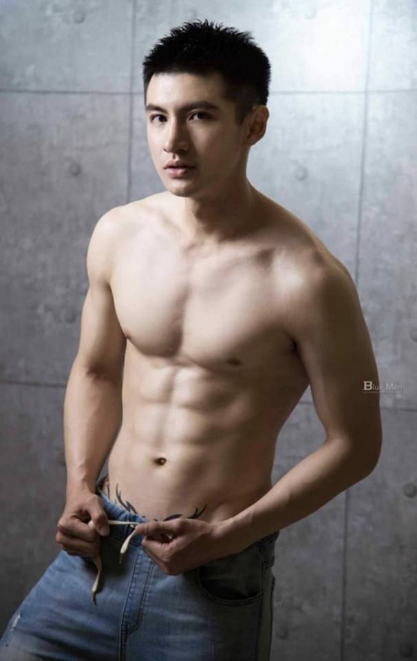 หนุ่มหล่อขึ้นปก 319