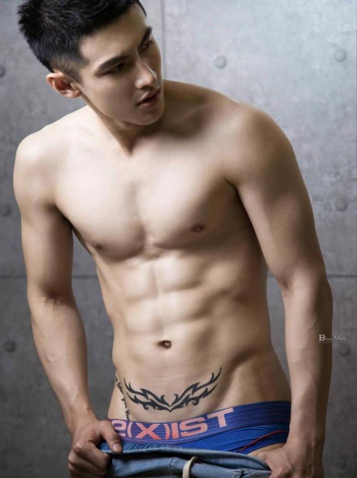 หนุ่มหล่อขึ้นปก 319