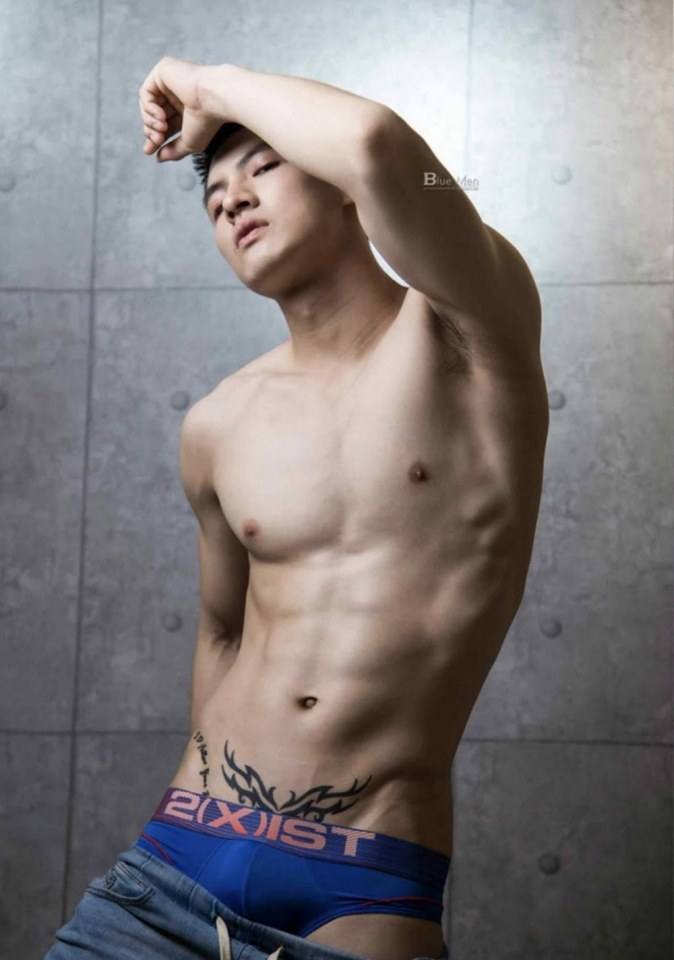 หนุ่มหล่อขึ้นปก 319