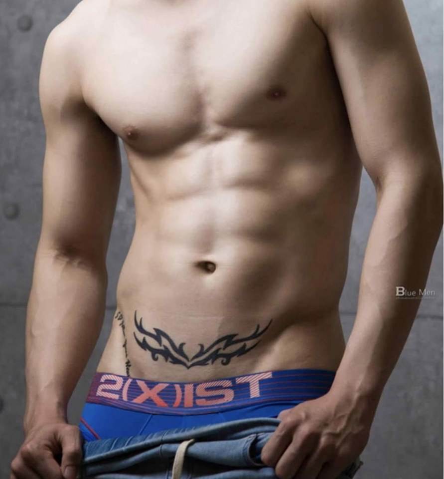 หนุ่มหล่อขึ้นปก 319