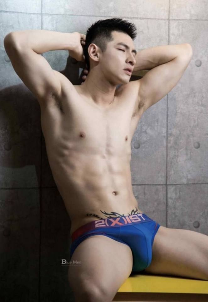 หนุ่มหล่อขึ้นปก 319