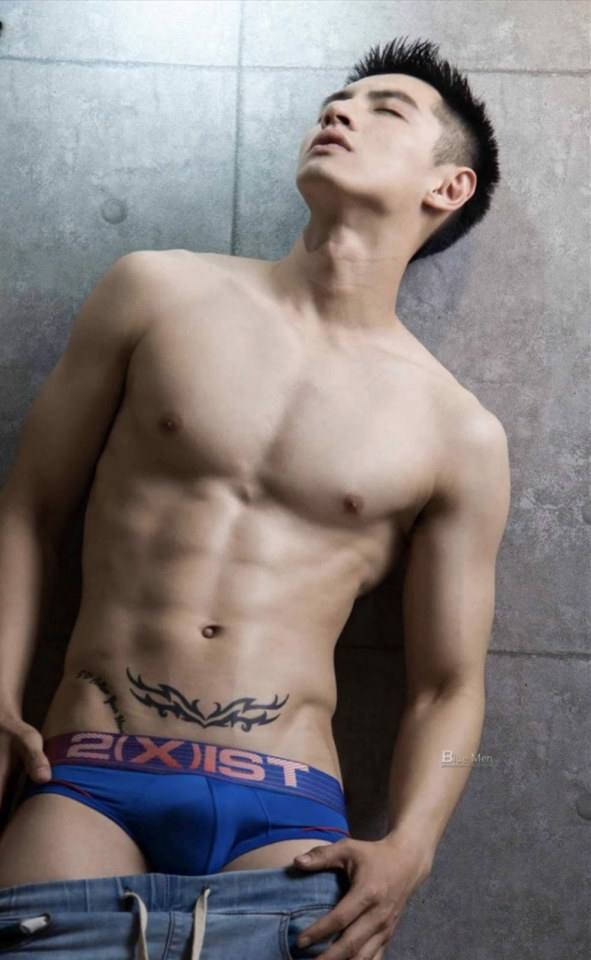 หนุ่มหล่อขึ้นปก 319