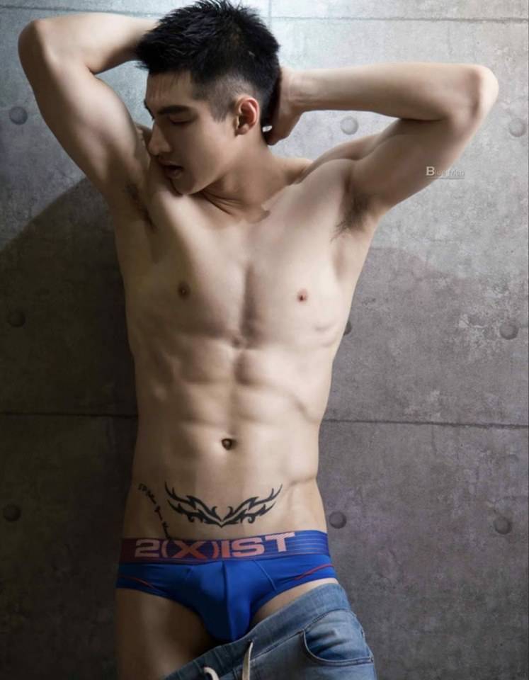 หนุ่มหล่อขึ้นปก 319