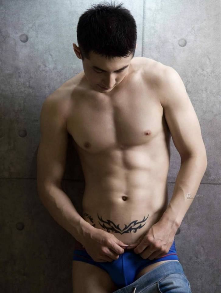 หนุ่มหล่อขึ้นปก 319
