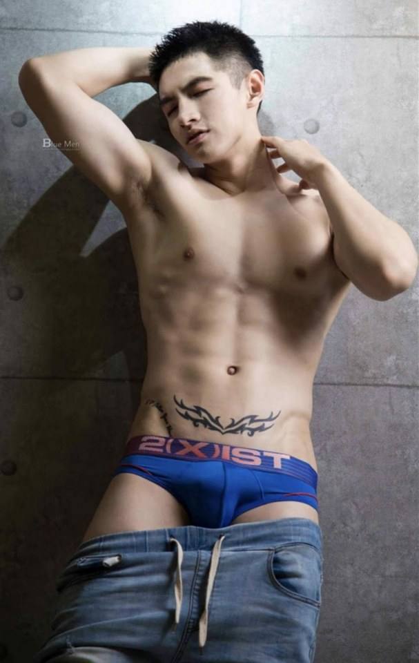 หนุ่มหล่อขึ้นปก 319