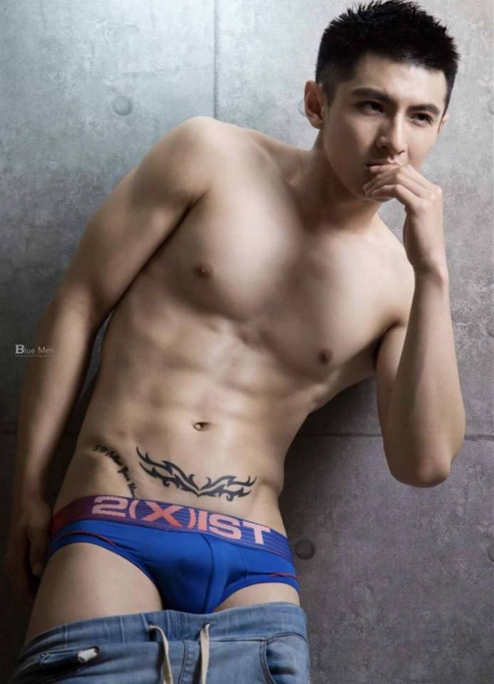 หนุ่มหล่อขึ้นปก 319