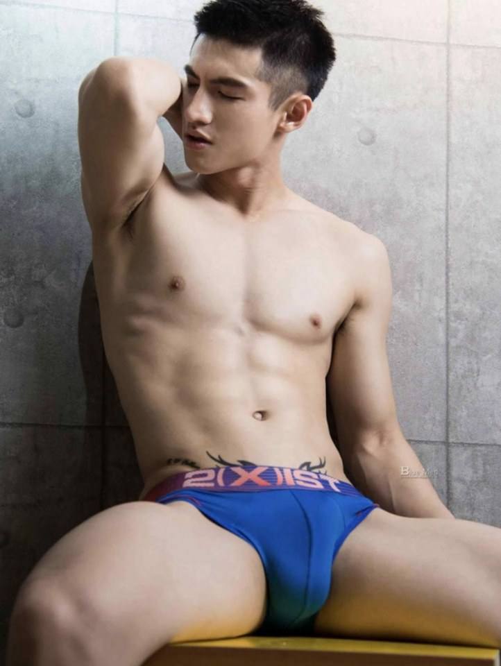 หนุ่มหล่อขึ้นปก 319