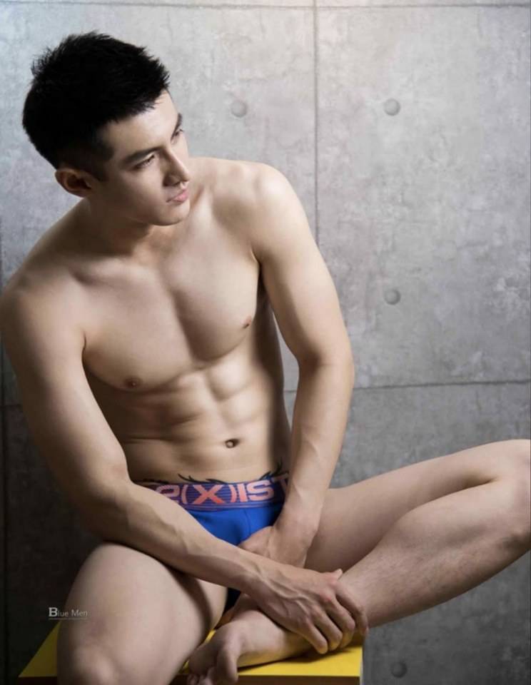 หนุ่มหล่อขึ้นปก 319