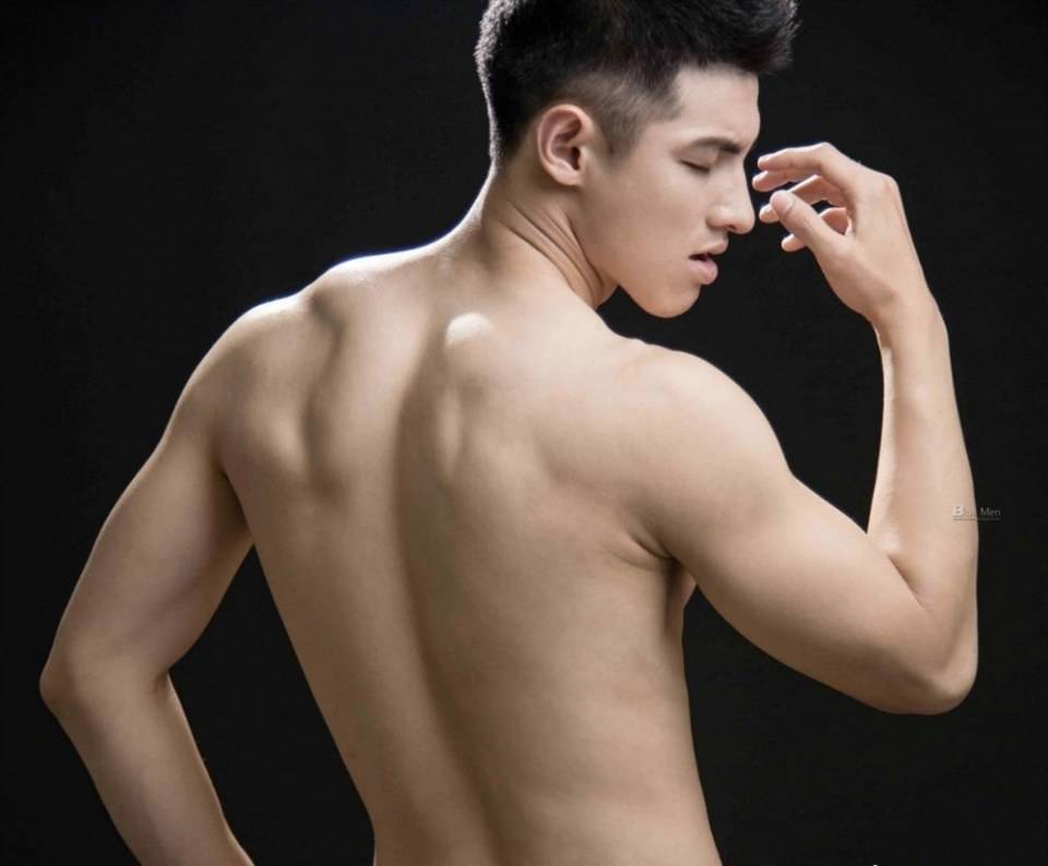 หนุ่มหล่อขึ้นปก 319