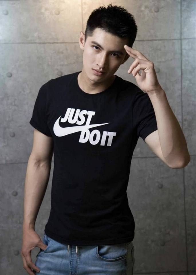 หนุ่มหล่อขึ้นปก 319