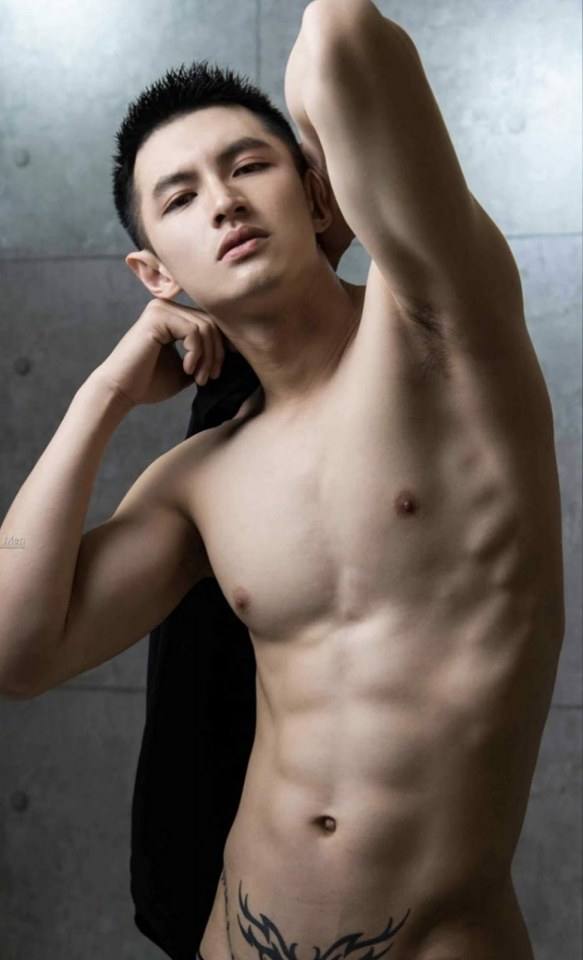 หนุ่มหล่อขึ้นปก 319