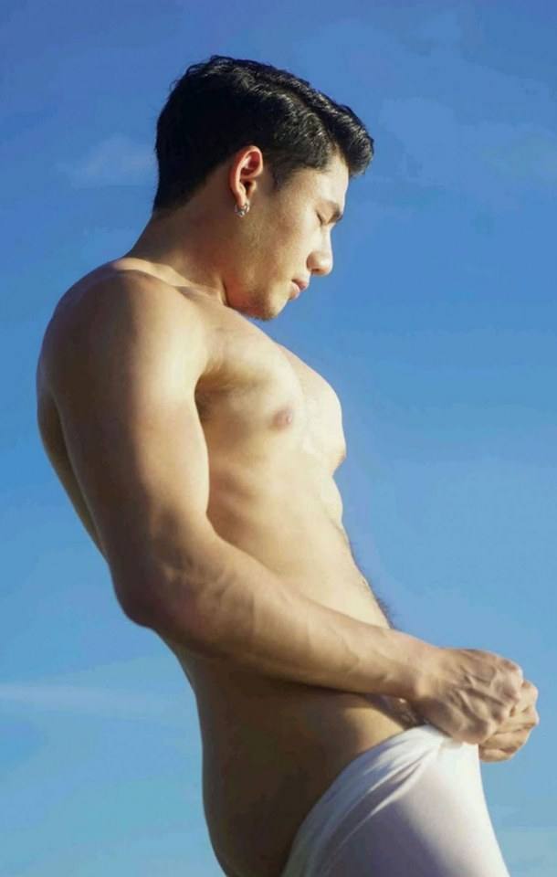 หนุ่มหล่อขึ้นปก 320