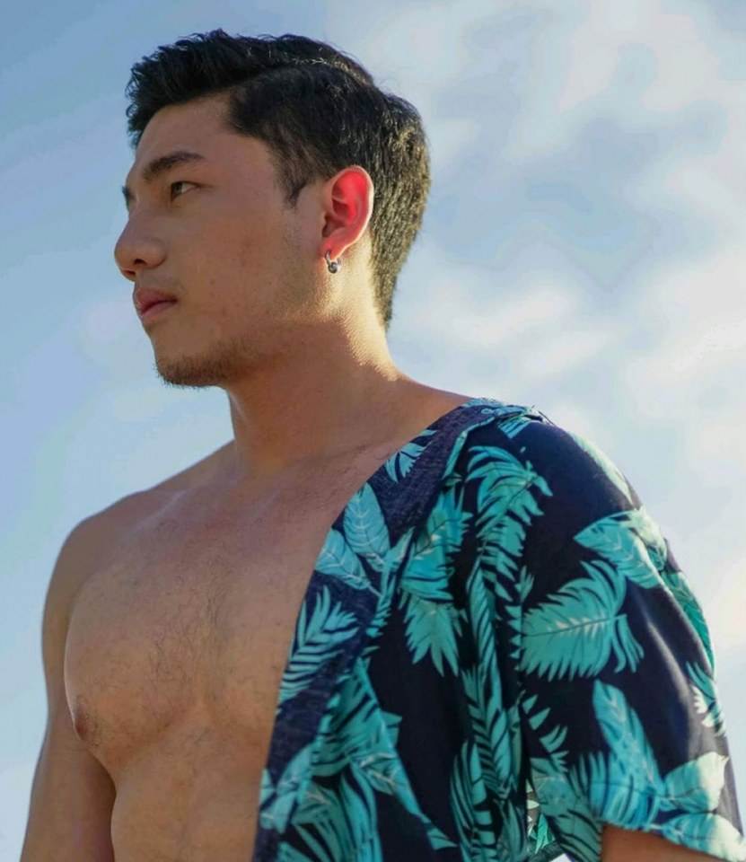 หนุ่มหล่อขึ้นปก 320